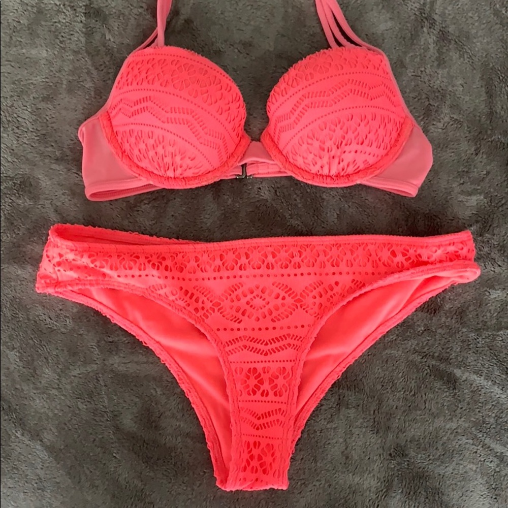 Hollister Push-Up Swim Set